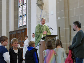 Vorstellung der Kommunionkinder in St. Crescentius ( © Karl-Franz Thiede)